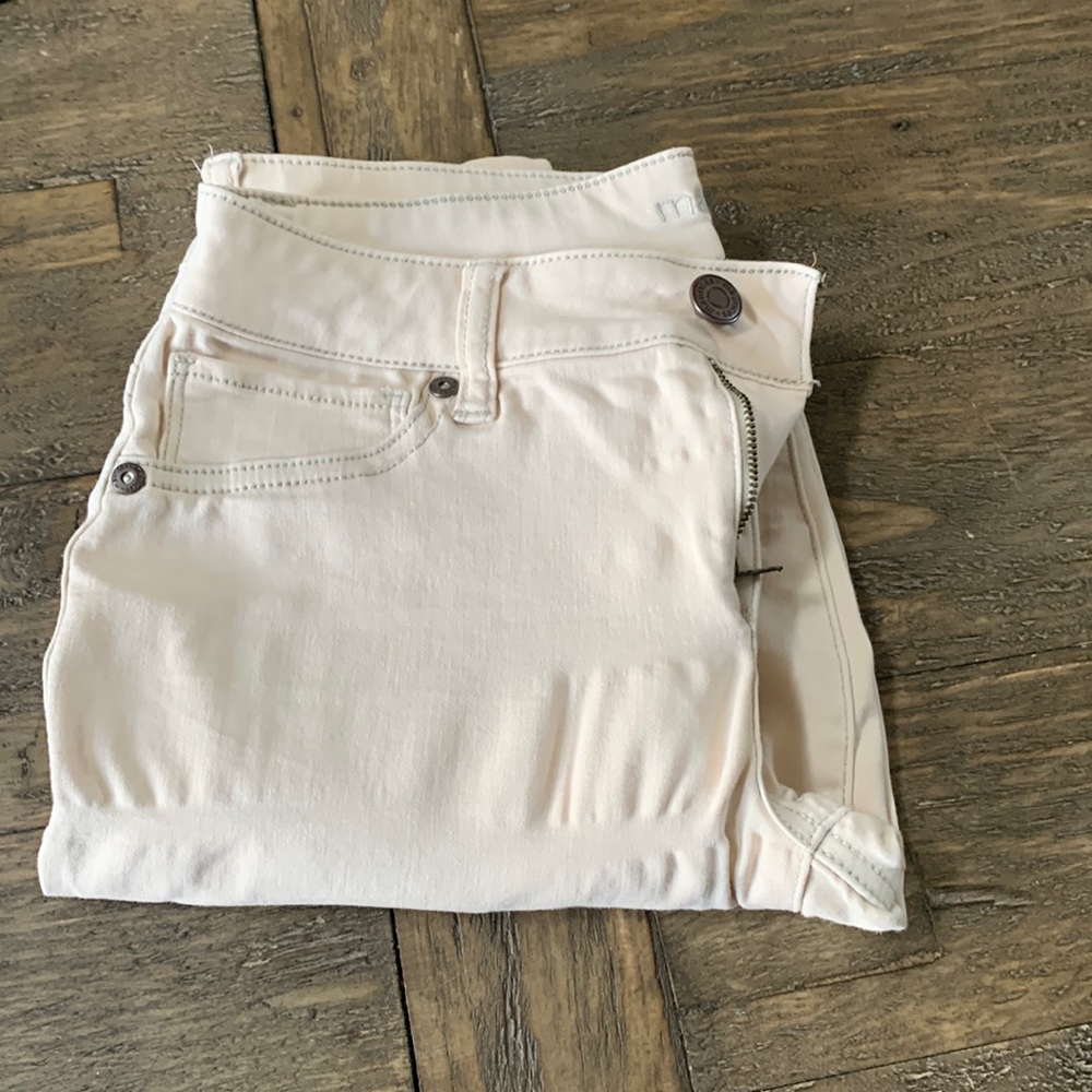 Cream colored jeggings.